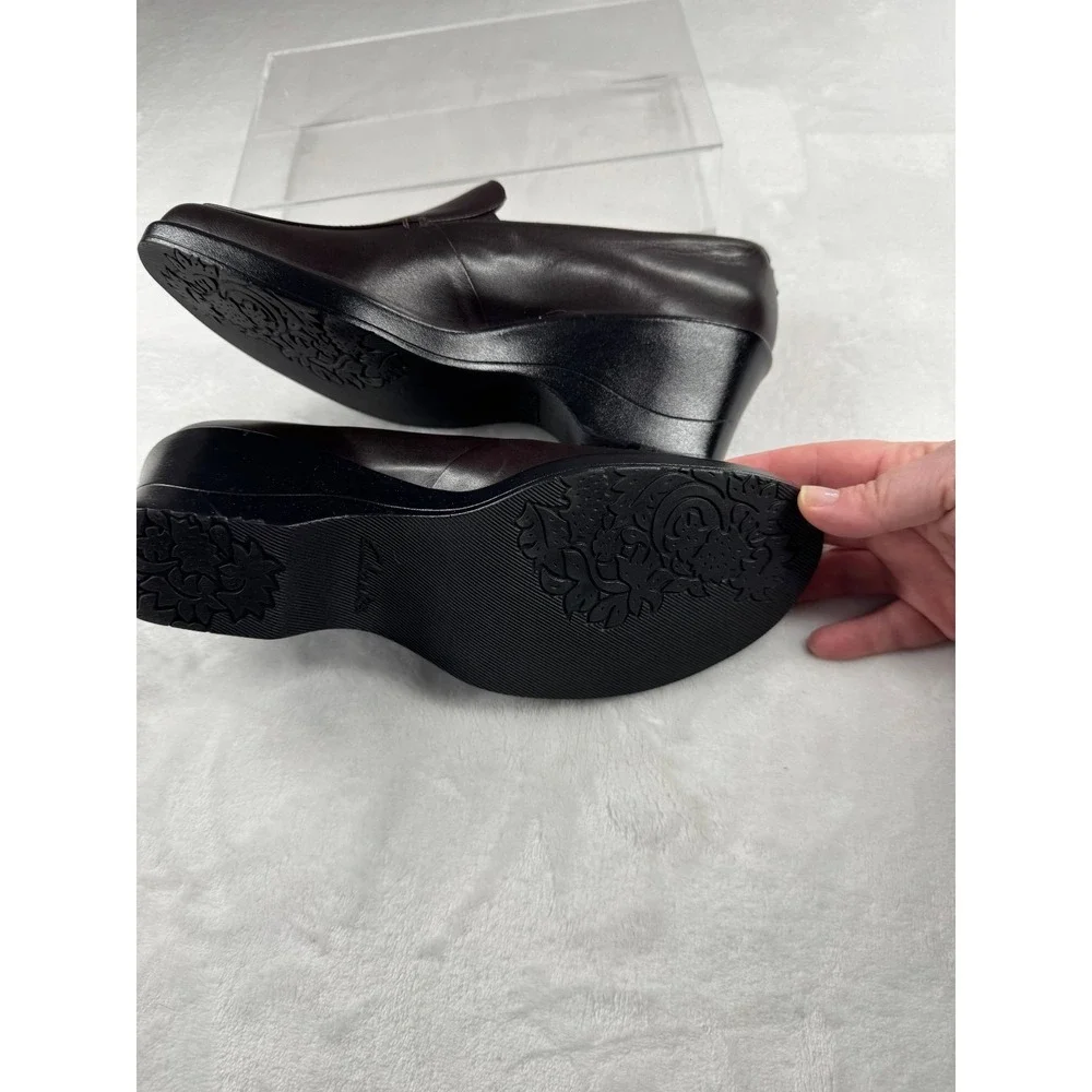 Clarks Wedge Heel Clogs Shoes Women's 8.5‎ M Brown Leather Slip On Round Toe